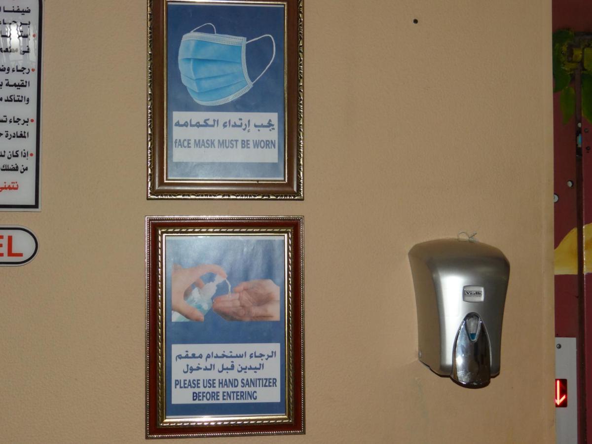 Osiris Hostel *