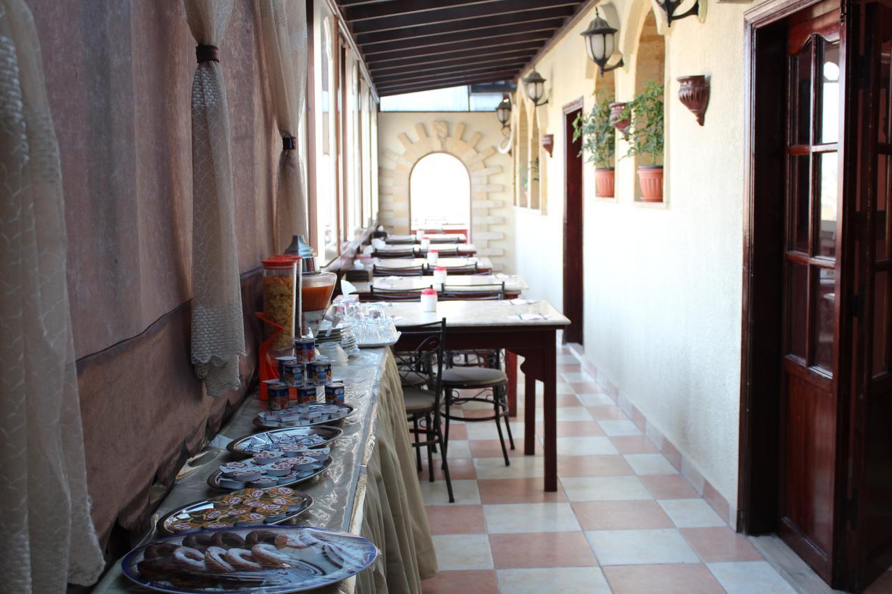 Osiris Hostel *